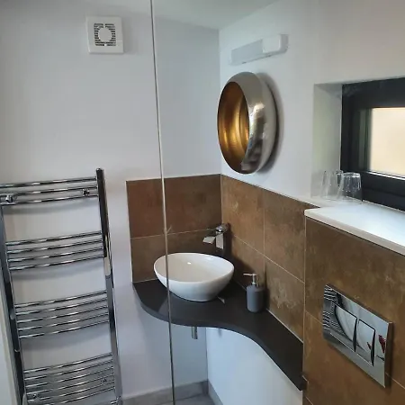 Tara Hill Estate * غوري